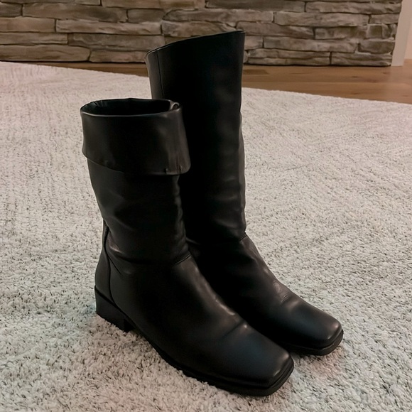 Naturalizer sz 8.5 M worn up or down with cuff. Smoke/Pet free free home - Picture 1 of 3